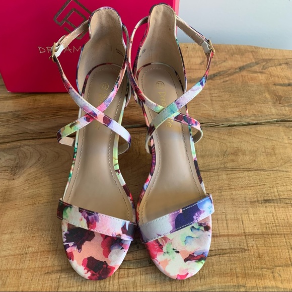 Floral heels (Size 7.5) - Picture 3 of 16